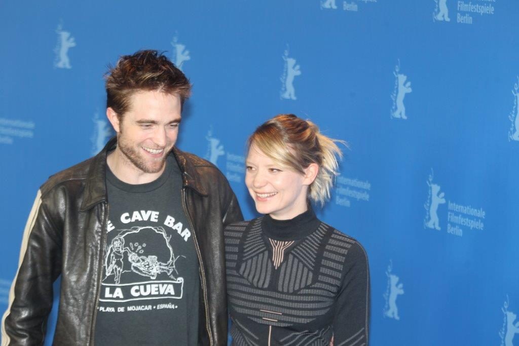 Robert Pattinson e Mia Wasikowska