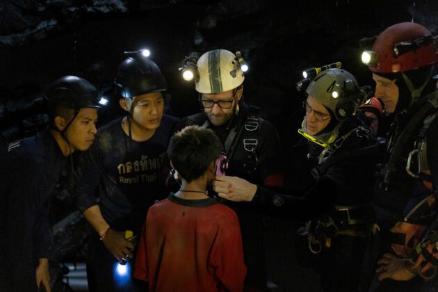 Ron Howard sul set di Tredici vite (ph: Vince Valitutti / MGM)