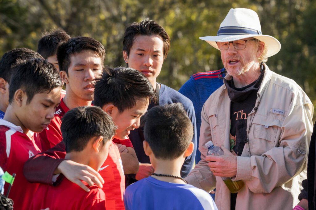 Ron Howard sul set di Tredici vite (ph: Vince Valitutti / MGM)