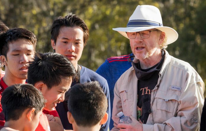 Ron Howard sul set di Tredici vite (ph: Vince Valitutti / MGM)