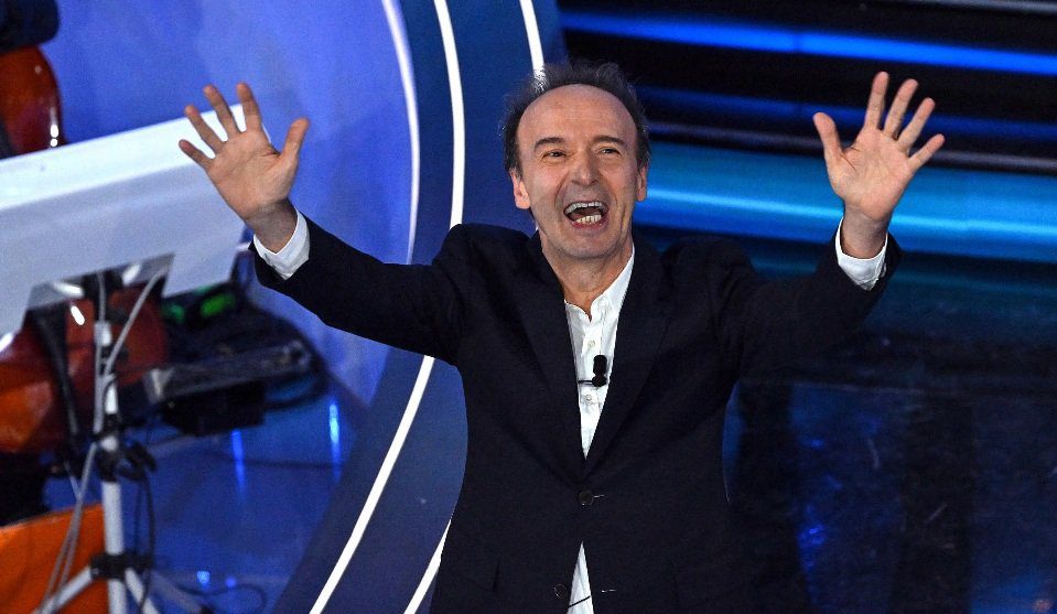 Sanremo 73, il monologo di Benigni sulla Costituzione commuove Mattarella: «È un'opera d'arte» - Ciak Magazine