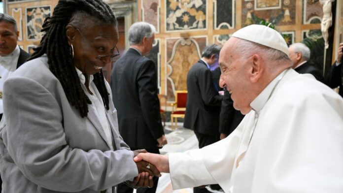 Whoopy Goldberg dal Papa (Vaticano)