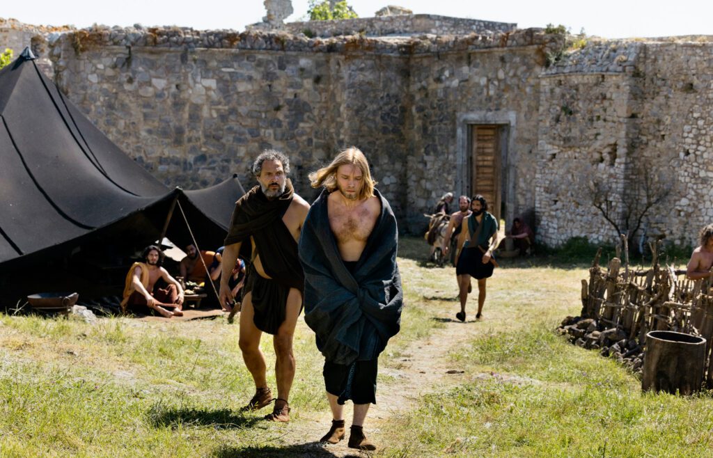 The Return di Uberto Pasolini, con Claudio Santamaria e Charlie Plummer