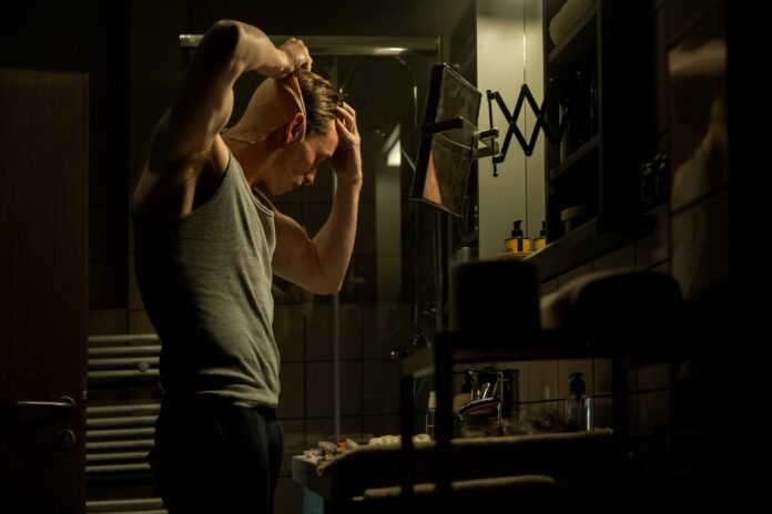 Eddie Redmayne è lo Sciacallo in The Day of the Jackal
