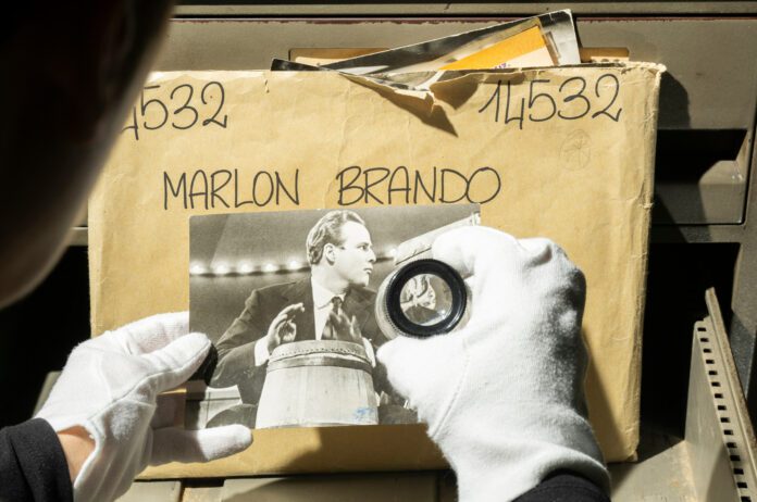 Marlon Brando's Touch mostra