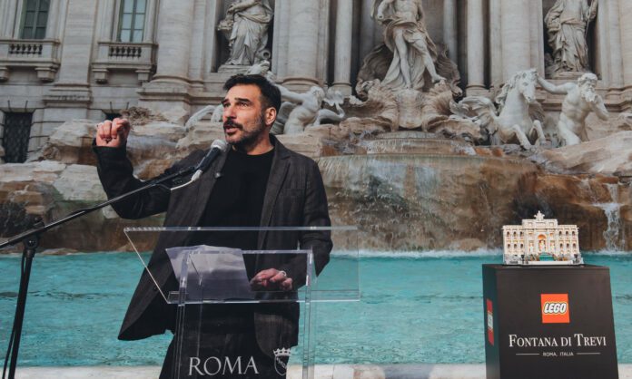 Edoardo Leo Fontana di Trevi LEGO